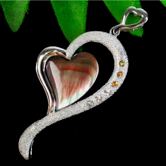 New Unique Wrapped Heart Shaped Abalone Shell Silver Pendant. - Picture 2 of 16